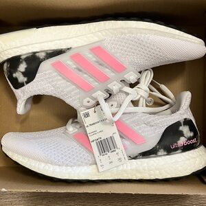[NEW] Women's Adidas Ultraboost 5.0 DNA Shoes